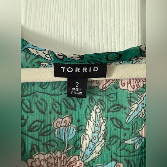 Torrid Sheer Green Floral 2X Blouse 🌸 - Picture 4 of 8